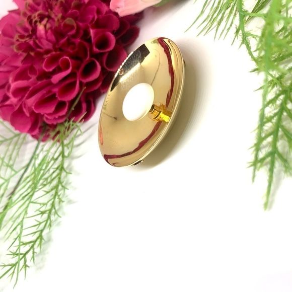VINTAGE⚜️VOGUE Porcelain Oval Golden Brooch - Picture 5 of 10